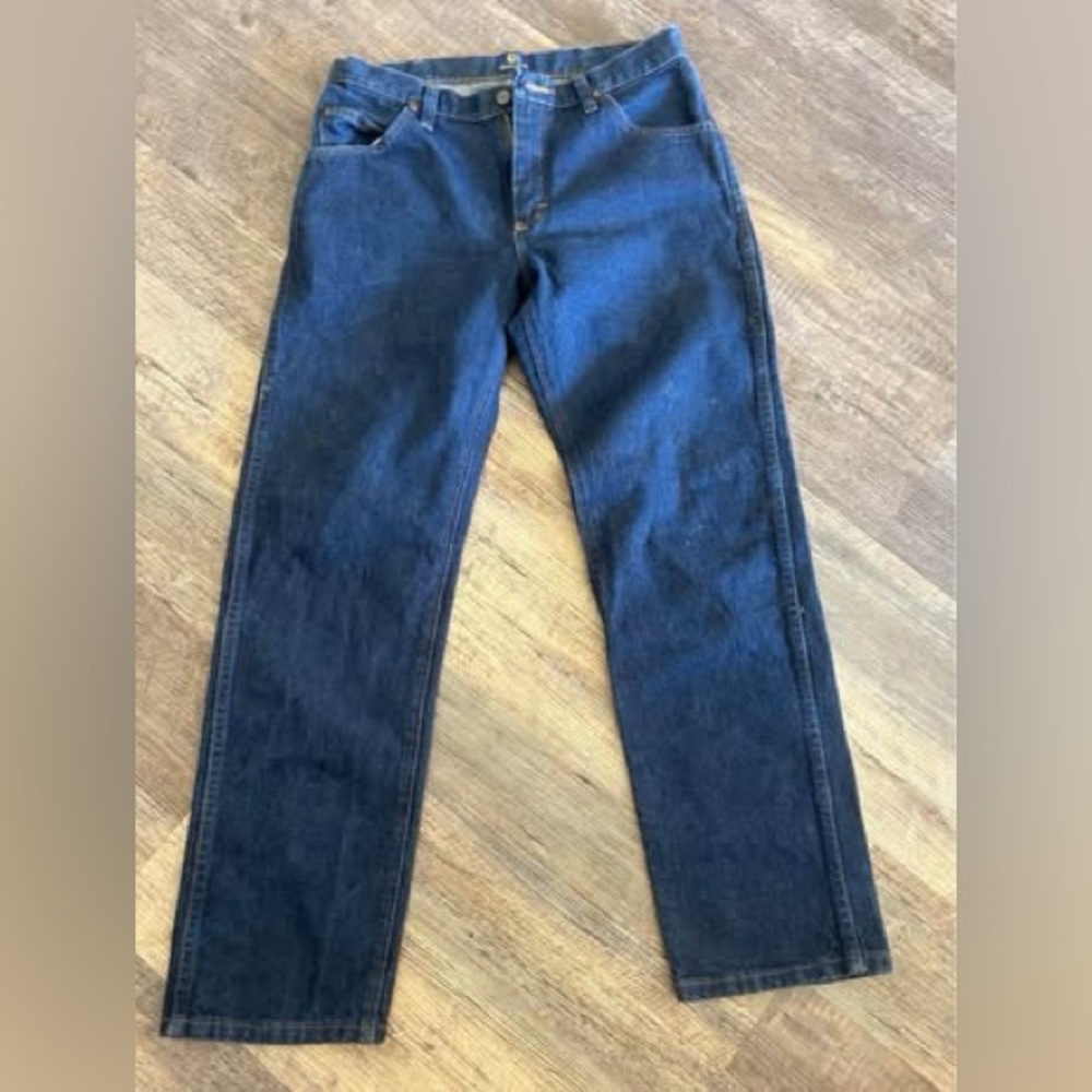 Blue Straight-Leg Jeans in Classic Style